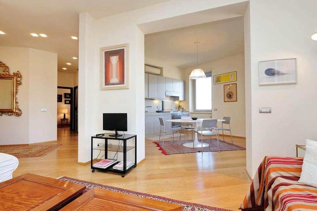 Saint Peter's Bright Apartment | Romeloft - 3