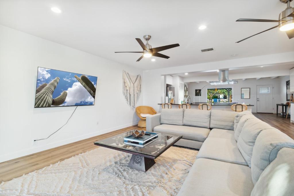 Bichito’s Playground - Heated pool, Walkable, Phoenix