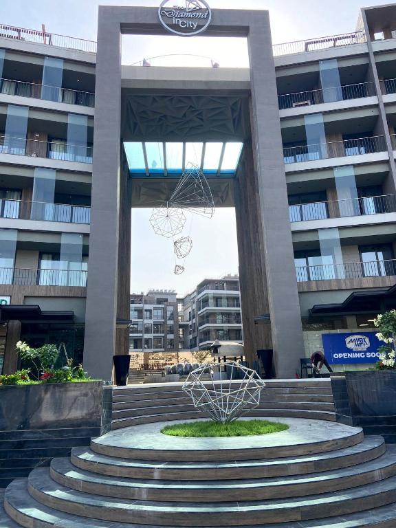 Diamond in The City, Accra