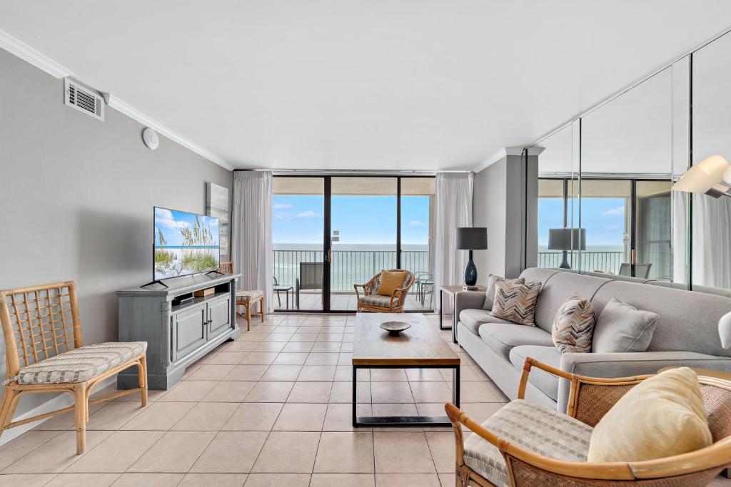 The Whaler Unit 7D, Gulf Shores