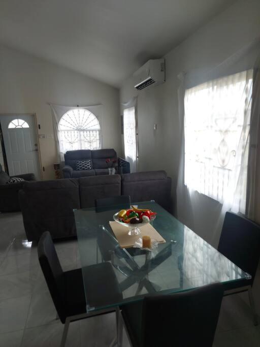 Cozy cove, Discovery Bay