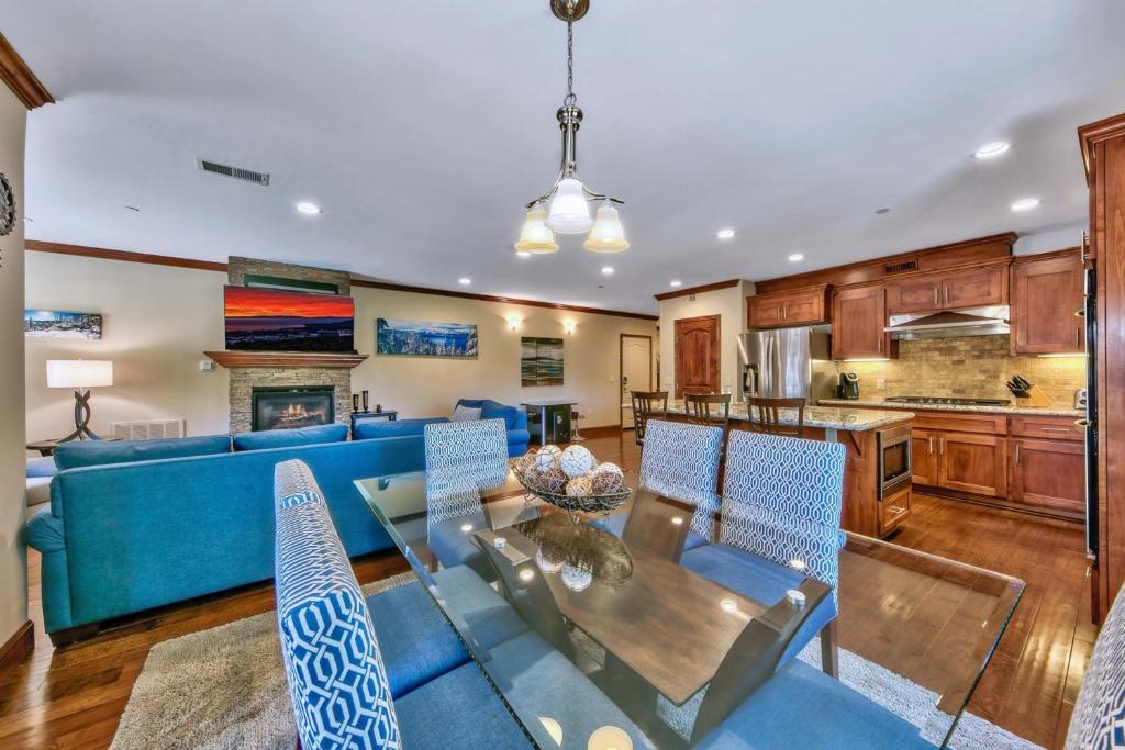 Tahoe Woods 702 at Stateline - Walk to Lake Casinos AC Dog, South Lake Tahoe