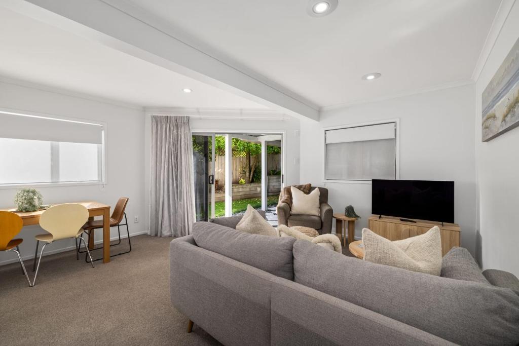 Seaside Studio with Fully equipped kitchen and laundry, Mount Maunganui