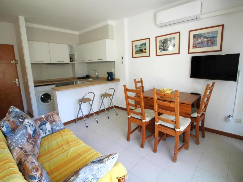 Apartamento acogedor con piscina, WiFi y garaje cerca de la playa de La Farella, Llançà - ES-228-8 - 5