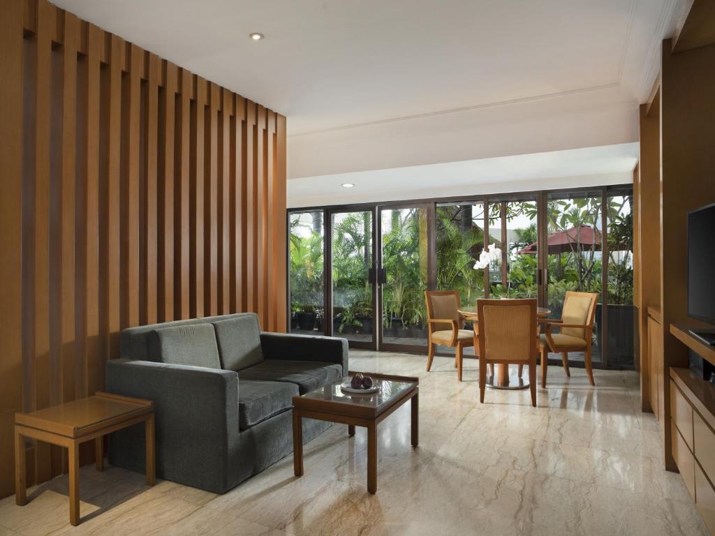 호텔 시푸트라 자카르타 매니지드 바이 스위스 벨호텔 인터네셔널 (Hotel Ciputra Jakarta managed by Swiss-Belhotel International)