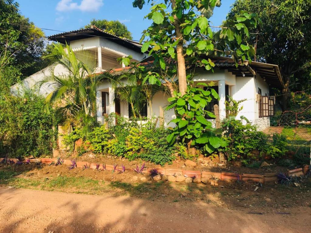 Oneli guest, Trincomalee