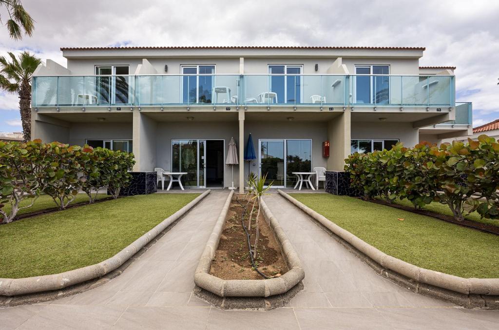 Smartr Maspalomas Corinto — Hotel building in Playa del Ingles, Canary Islands