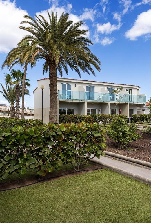 Smartr Maspalomas Corinto — Hotel building in Playa del Ingles, Canary Islands