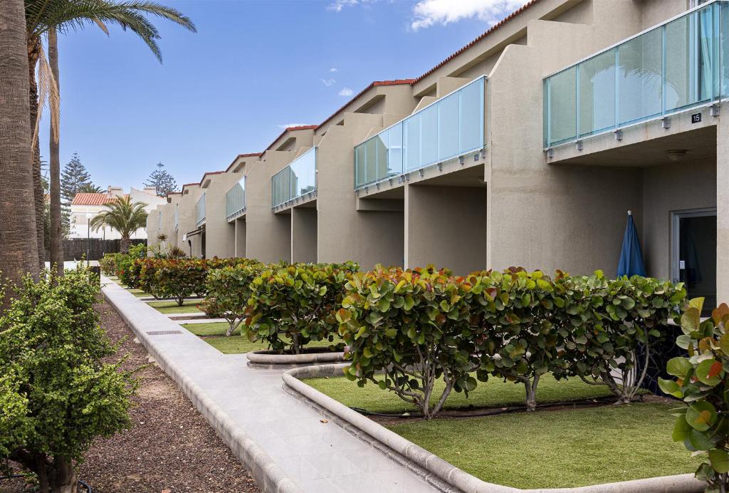 Smartr Maspalomas Corinto — Hotel building in Playa del Ingles, Canary Islands