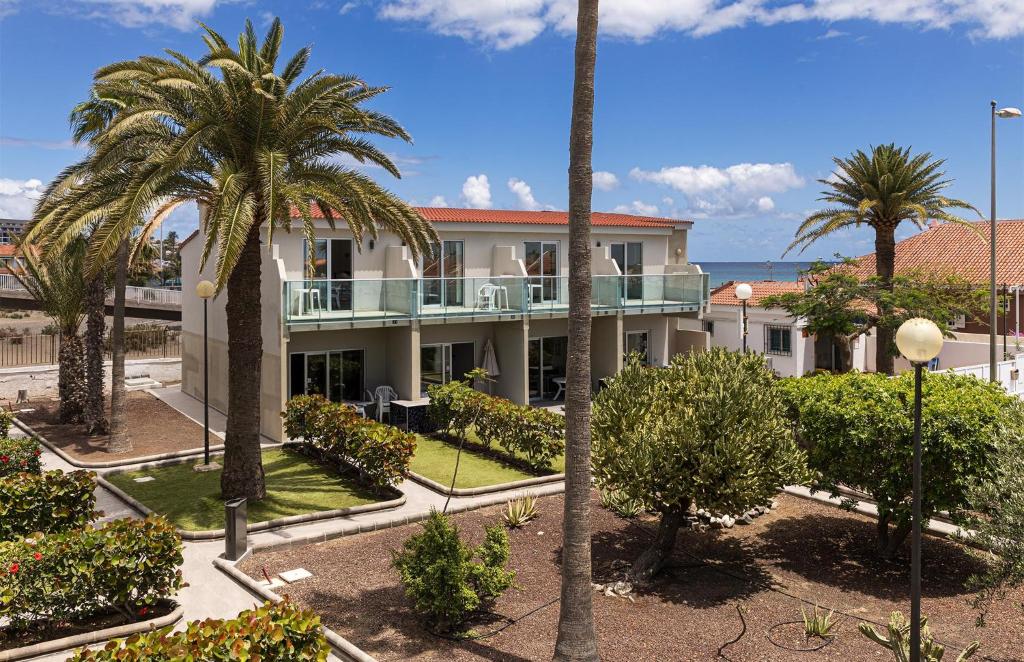 Smartr Maspalomas Corinto — Hotel building in Playa del Ingles, Canary Islands