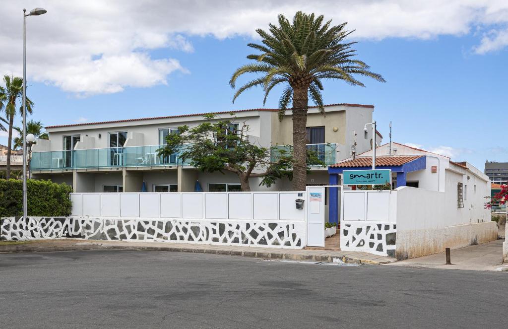 Smartr Maspalomas Corinto — Hotel building in Playa del Ingles, Canary Islands