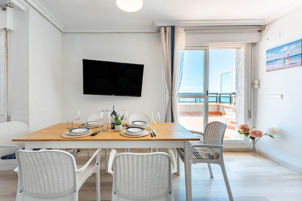 Malagasuite Seaside Penthouse with 2 Car Parking - 4