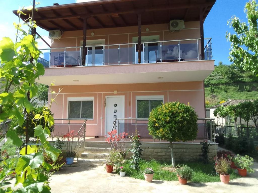 Bujtina Bego, Çorovodë