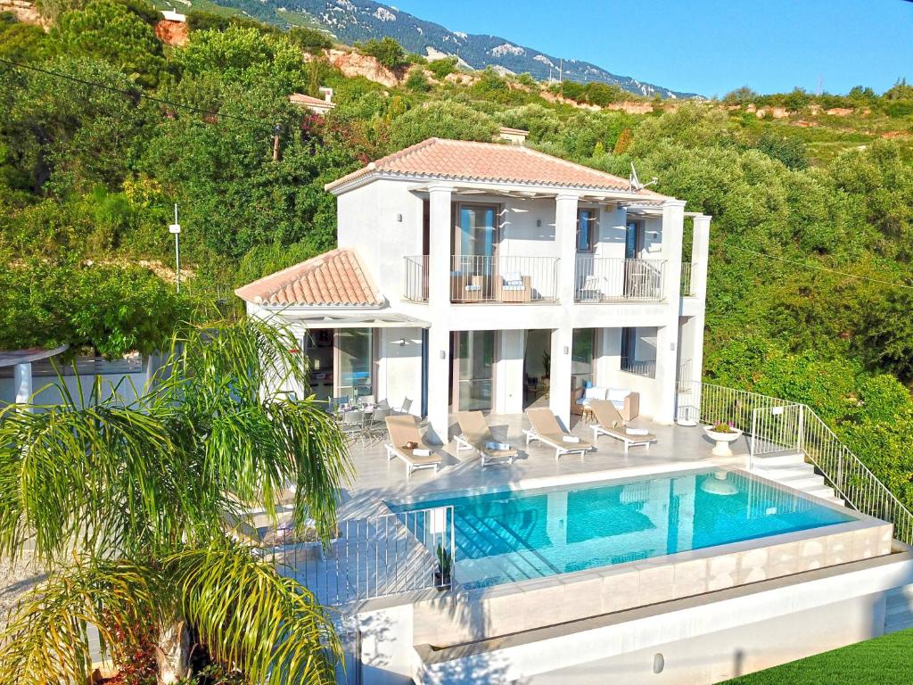 Villa Effi Lourdata, Lourdhata