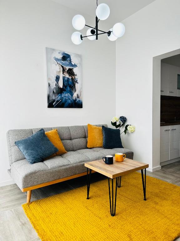 Apartment for you, Bar