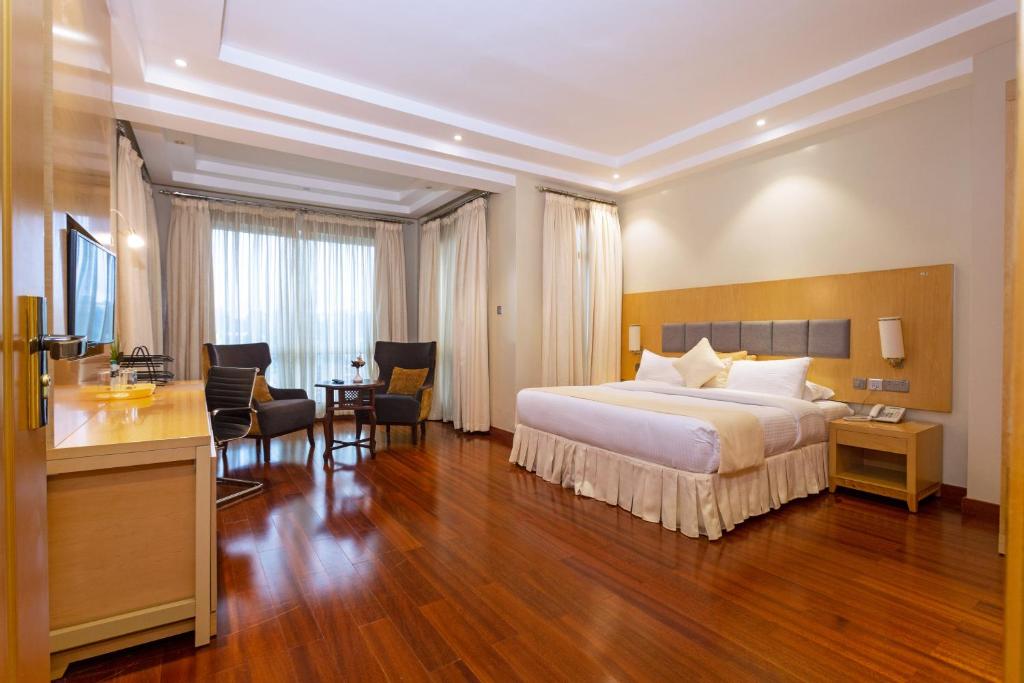 THREE STEERS HOTEL