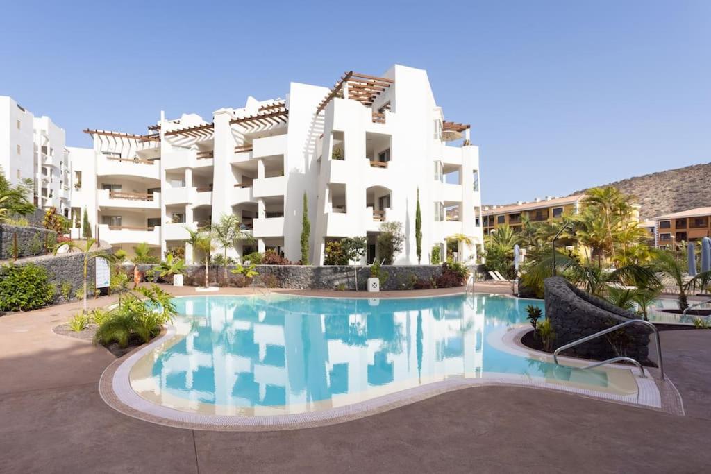 Garden Serenity Retreat And Workspace With Heated Pools And Gym - 3