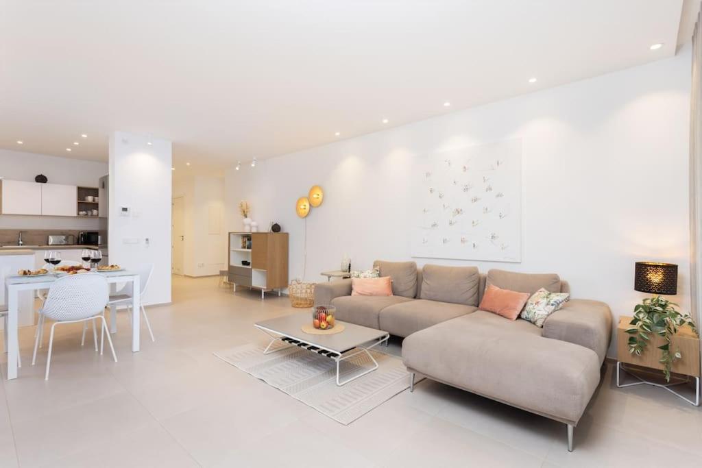 Garden Serenity Retreat And Workspace With Heated Pools And Gym - 5