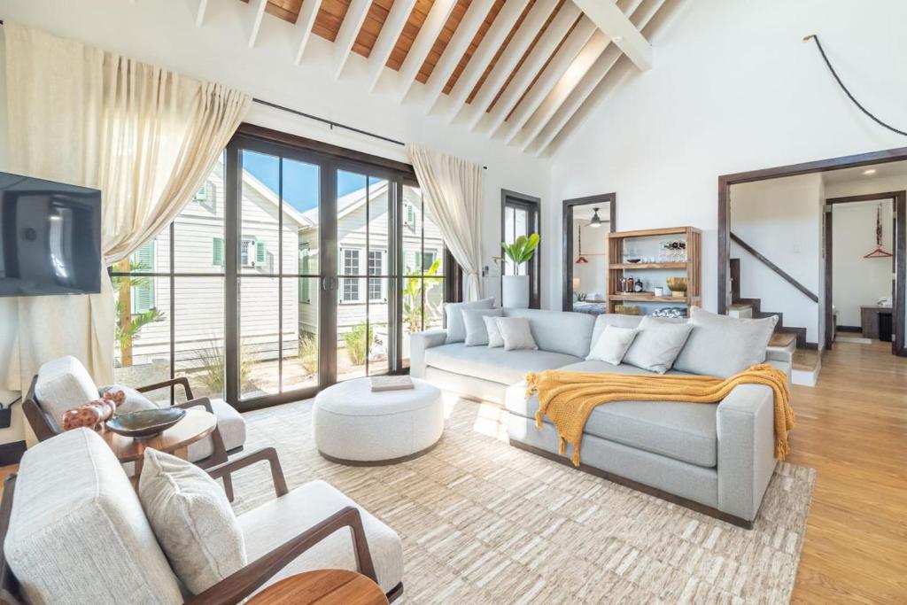 Java Villa Paradise and The PoolClub at Mahogany Bay, San Pedro