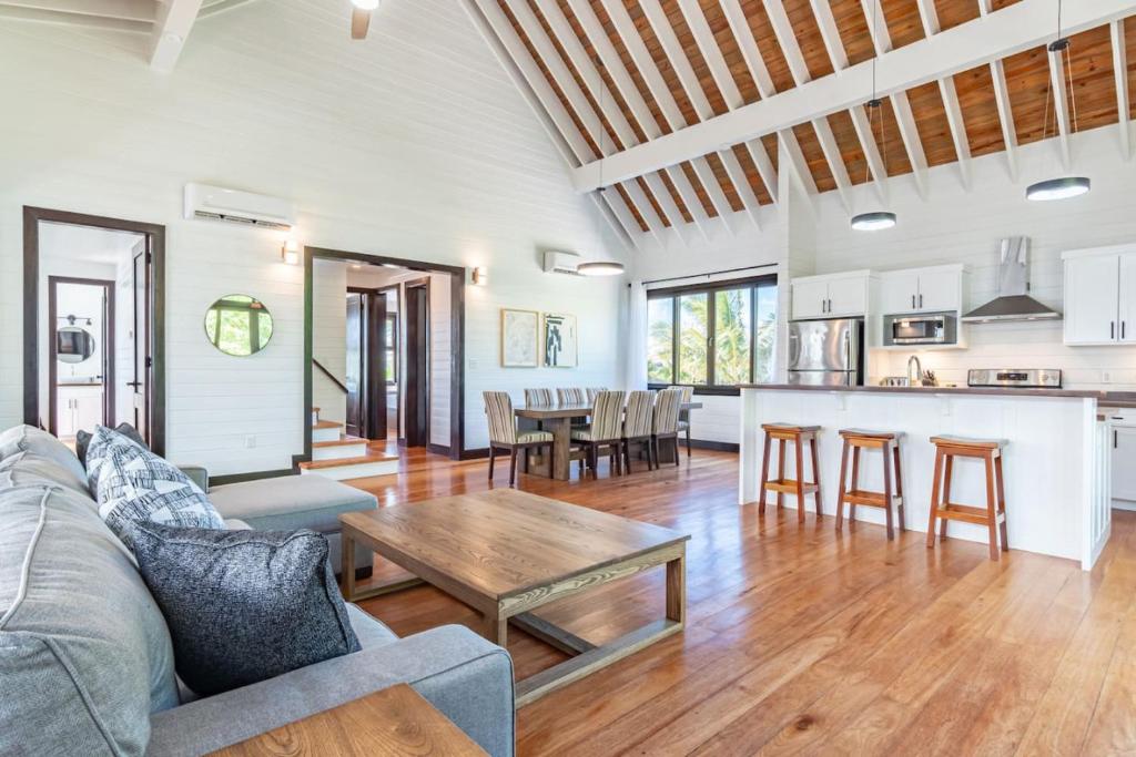 Paradise Cove and The PoolClub at Mahogany Bay, San Pedro