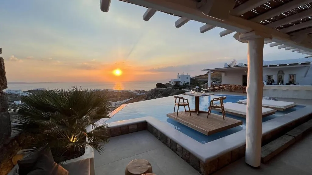 Nomia Sunset Suites Mykonos, hotel a Tagou