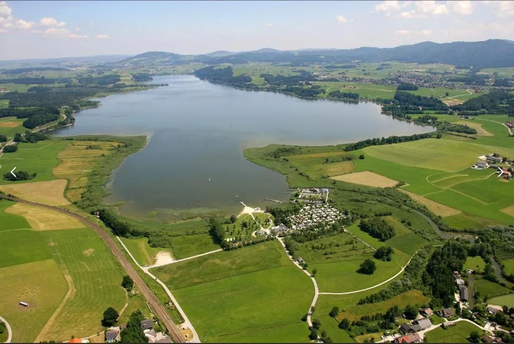 Hotel Berg, hotel in Seekirchen am Wallersee
