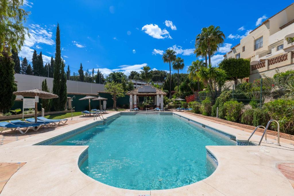 Cozy 3 BDRM Sunny Townhouse w BBQ and Pool - 5