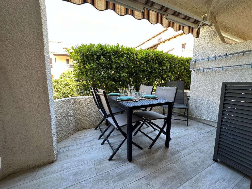 Appartement climatisé avec chambre et Parking privatif Locations VLD Camargue - 5