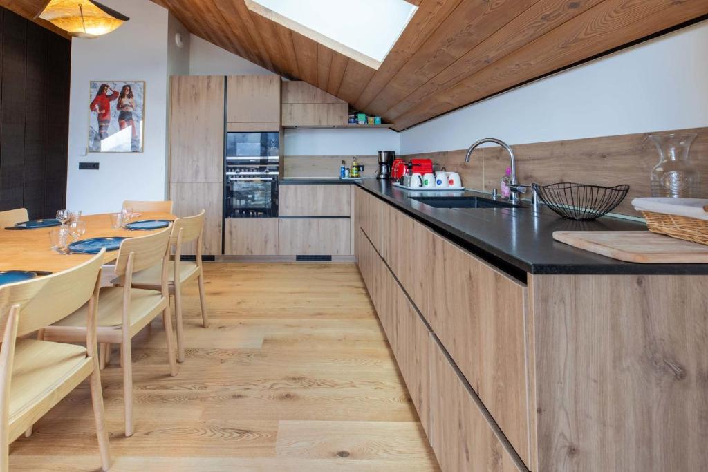 Etania 401 beautiful penthouse apartment in Meribel Morel - 4