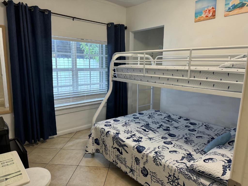 B5 Best Value on Private Bedroom with Private Bathroom in Little Havana, Miami, Miami