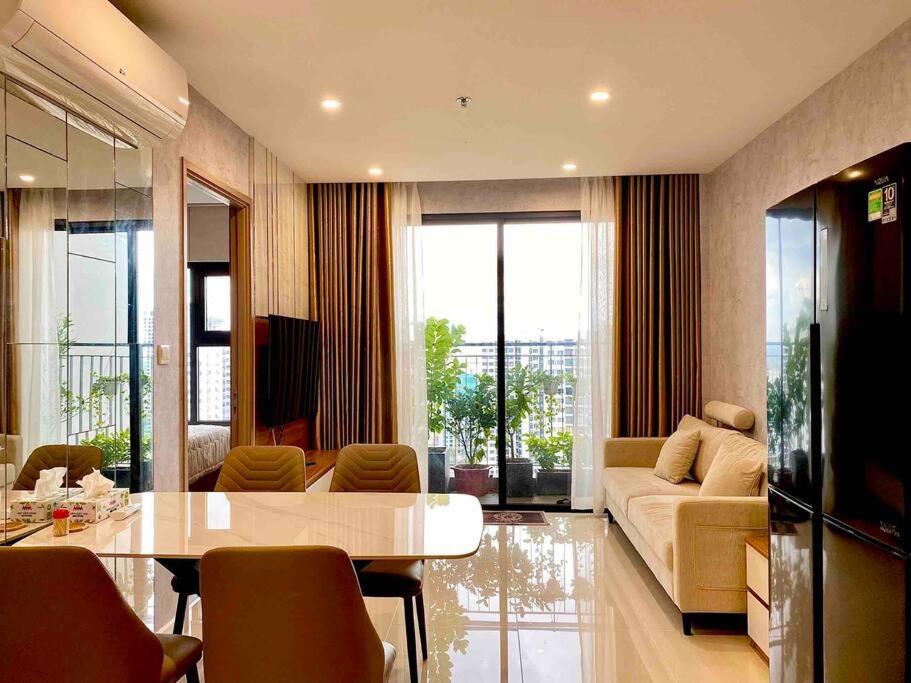 Full House 4, Long Bình