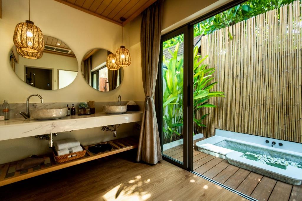 Open air bath