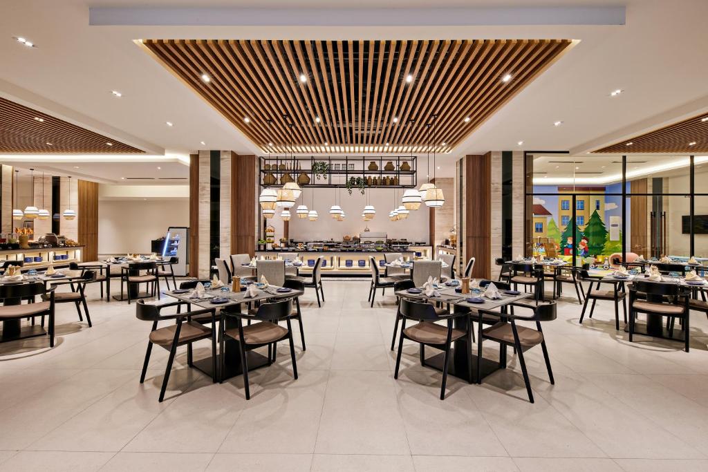 Restaurant, Hotel Royal Signature in Kuala Lumpur