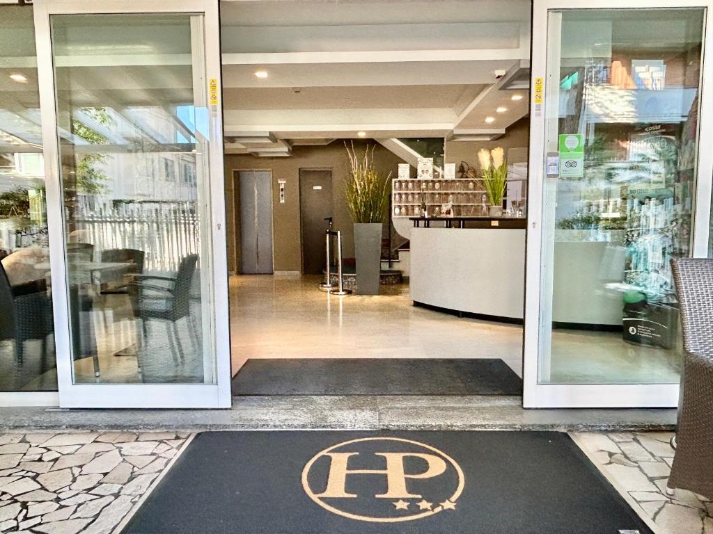 Hotel Pacific - 2