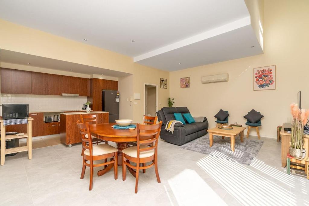 Absolutely spacious APT unit between ANU and City - Hosted by CanStay, Canberra