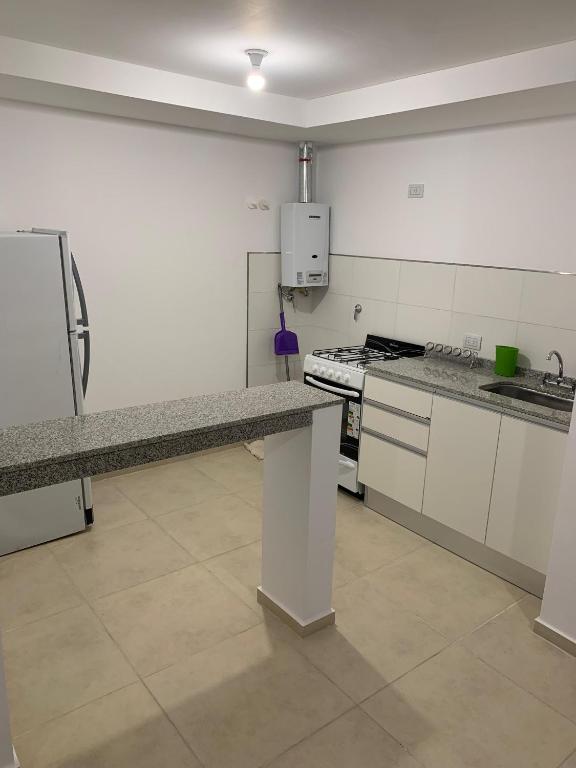 Departamento centrico en barrio cerrado con seguridad - 3