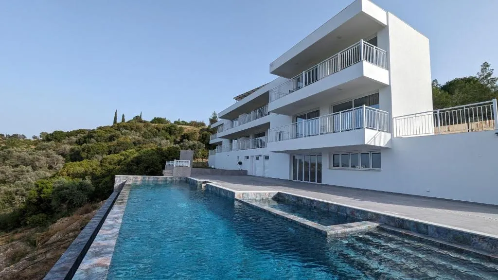 AKAMAS THRONE APARTMENTS, hotel in Neo Chorio