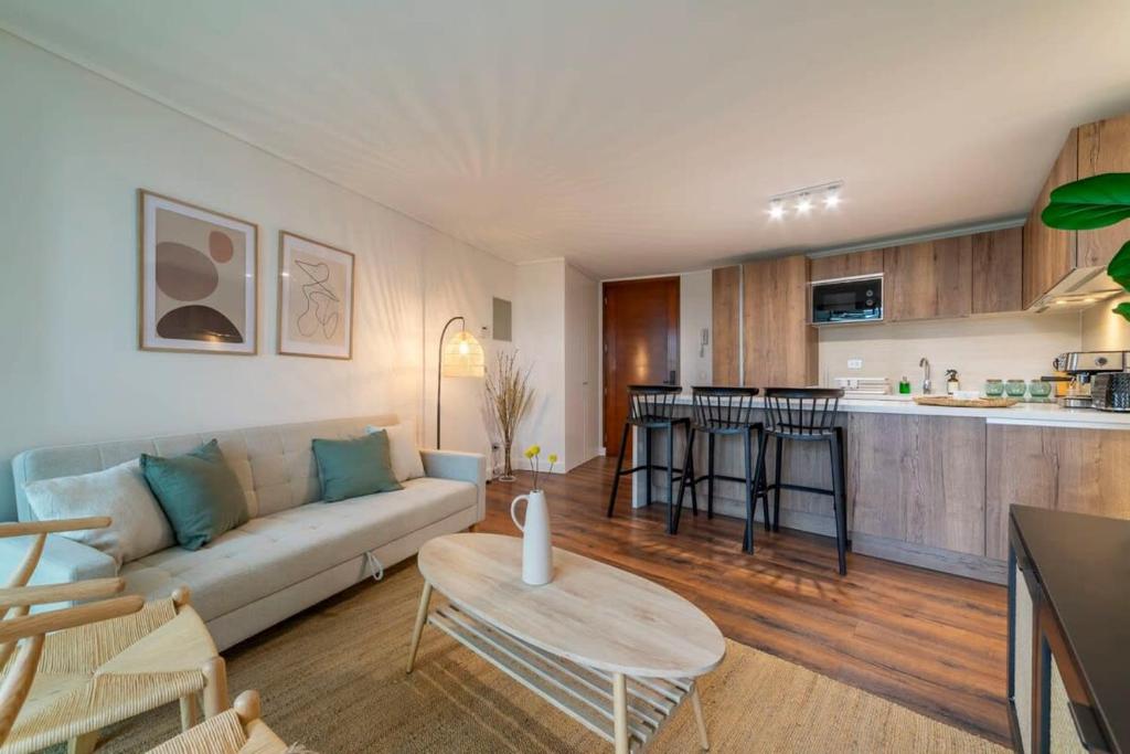 Descubre la Elegancia 2 habitaciones en Las Condes - 1