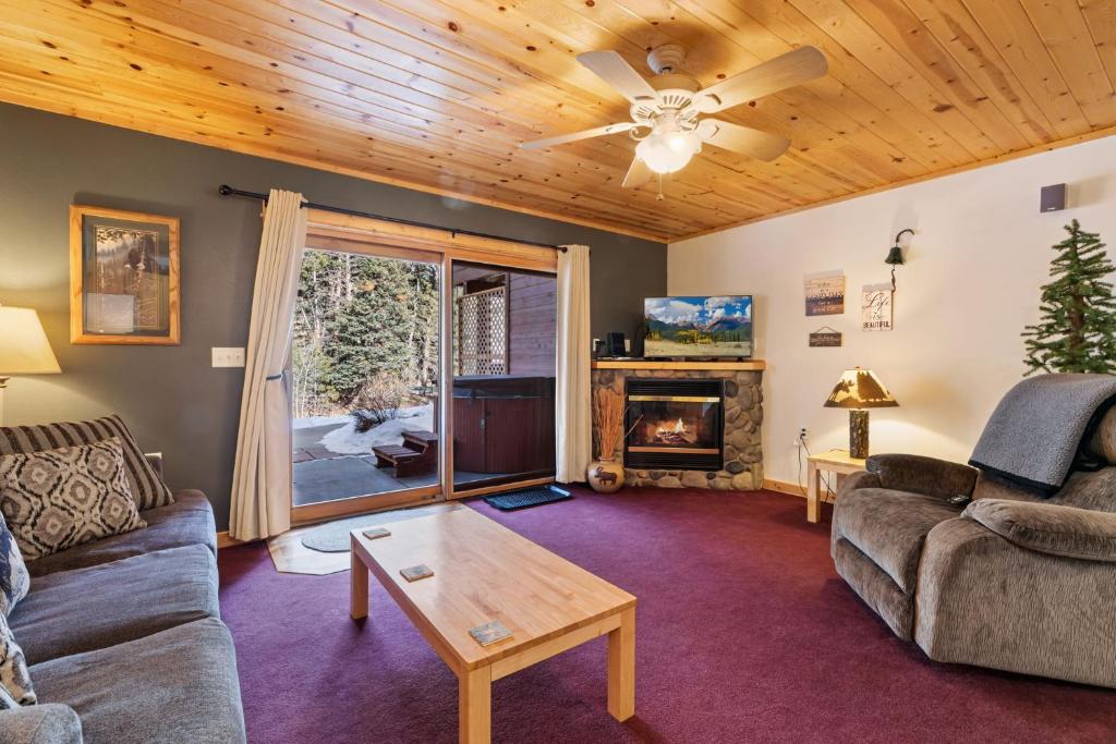 Bugle Pointe B10 by Estes Park Condos, Estes Park