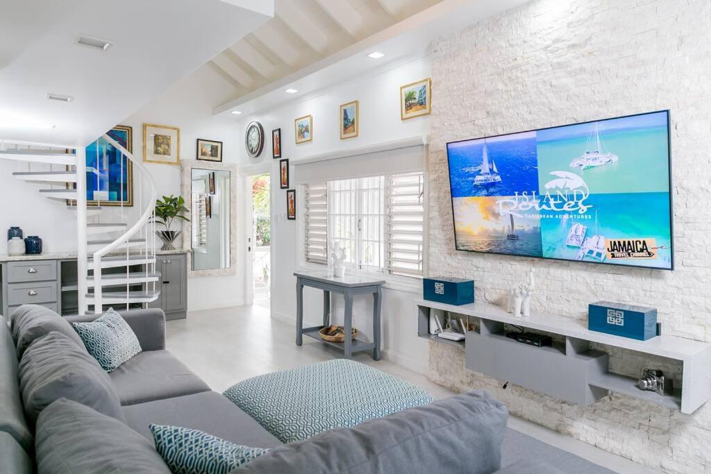 Choose To Be Happy at The Seville, Kingston