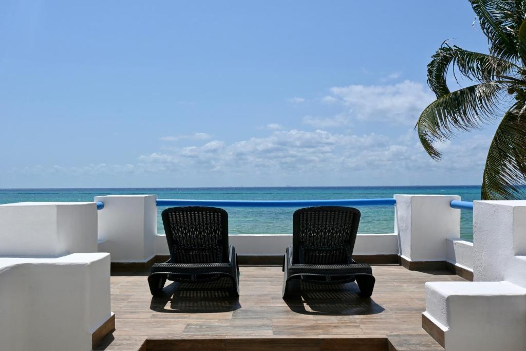Pelicano Inn Playa del Carmen - Beachfront Hotel - 3