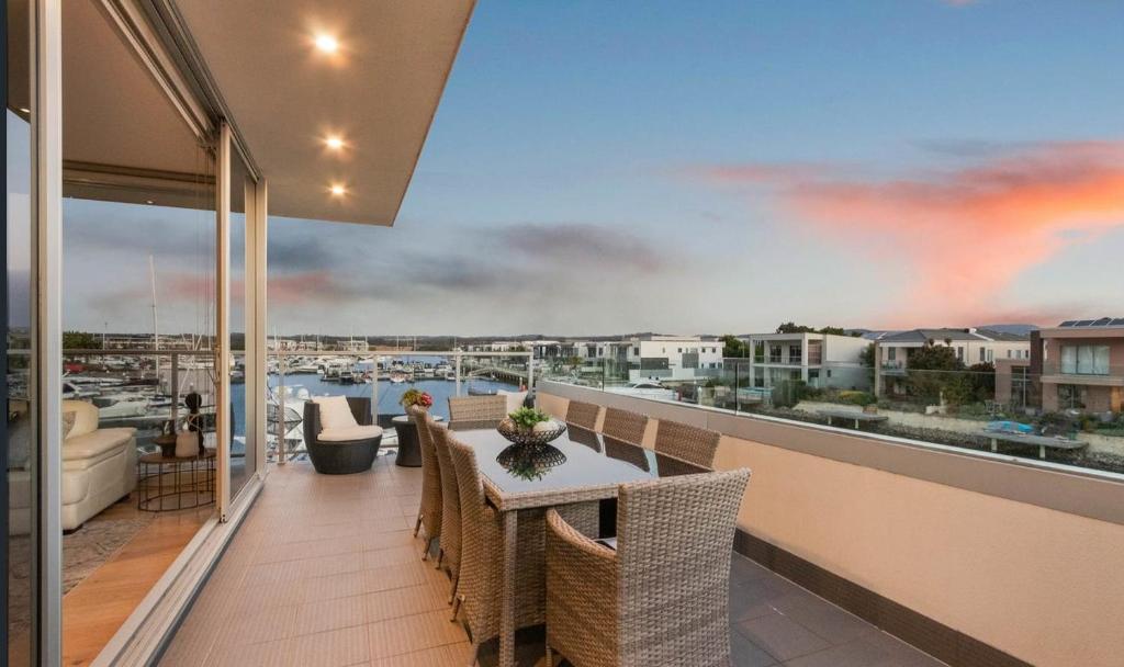 The Ultimate View!, Safety Beach