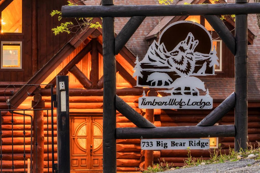 Timberwolf - Luxe 5 Star Retreat- October Deal-Game Rm-PS5-FirePit-Hot Tub, Gatlinburg