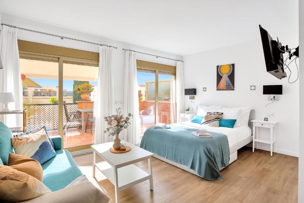 Modern beach apartment Romana Playa in Marbella, Elviria - 1