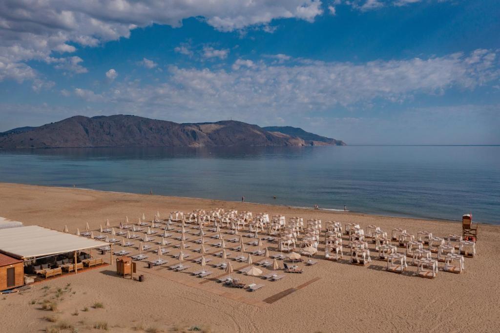 Georgioupolis Resort & Aqua Park — Beach in Georgioupolis