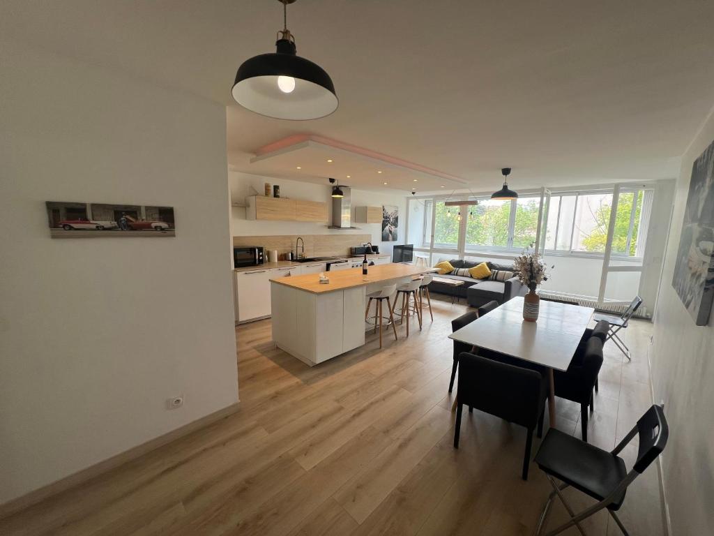 Appartement 6-8 personnes, accès direct à Lyon - 2