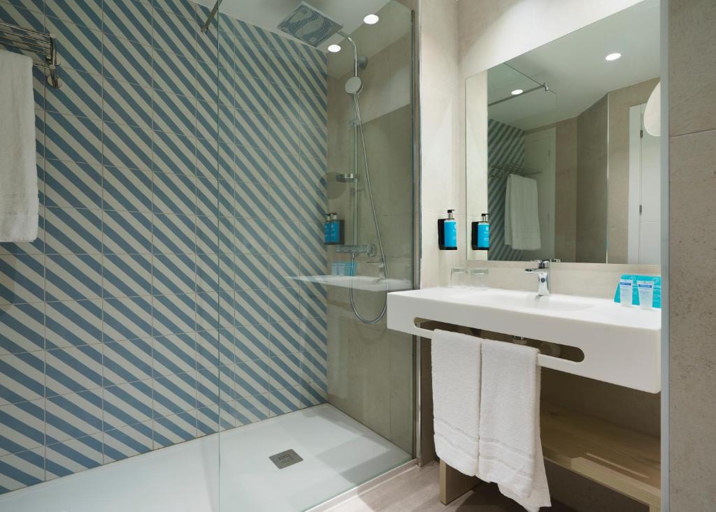 Alua Tenerife — Hotel rooms in Puerto de la Cruz, Canary Islands
