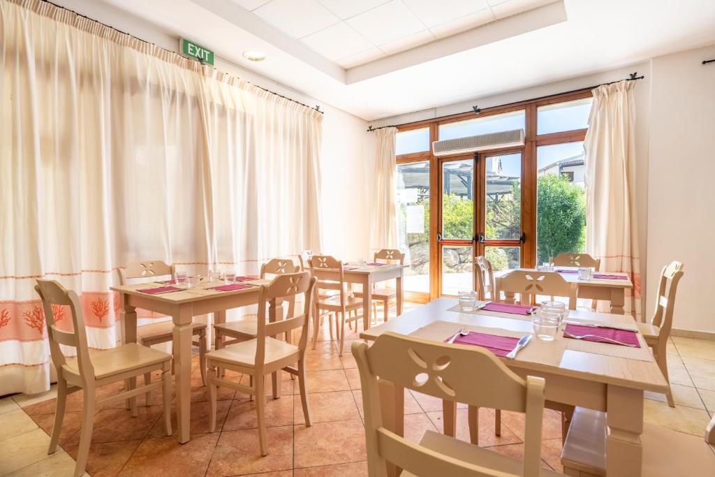 Cala Della Torre Resort — Restaurant & bars in La Caletta, Sardinia