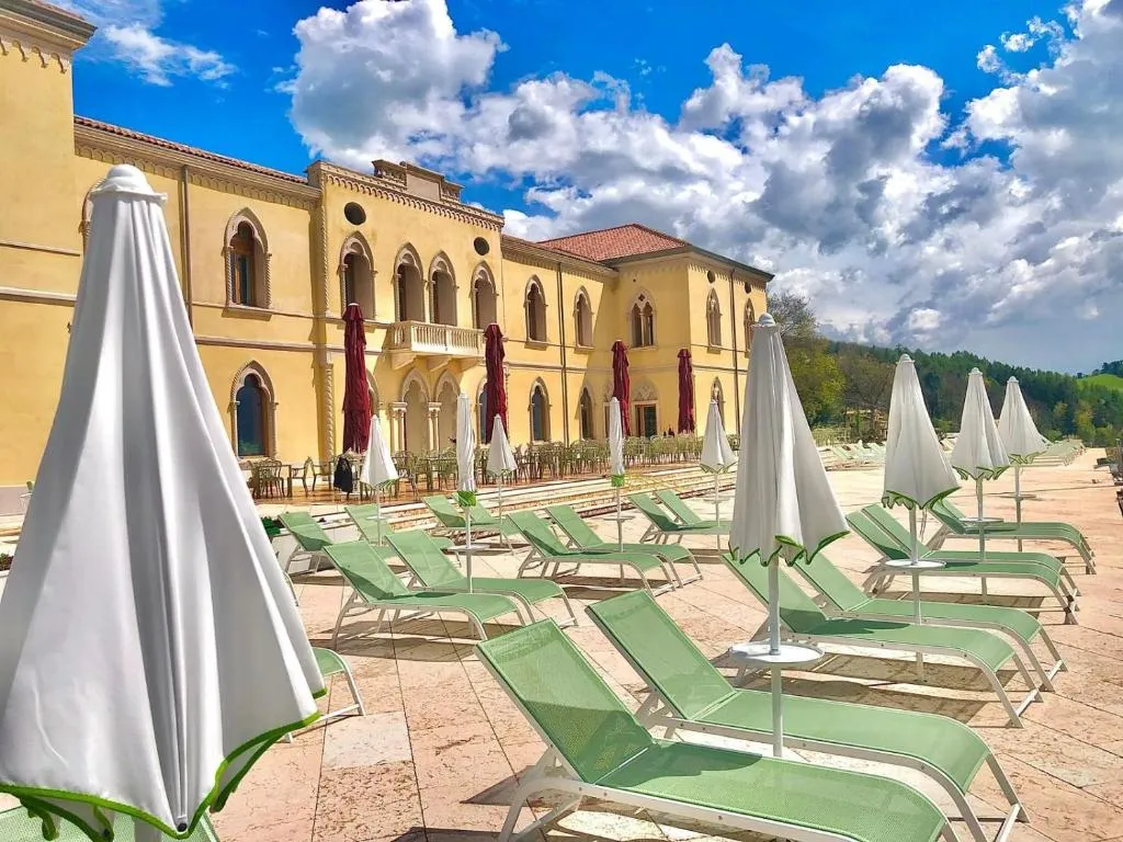 Parc Hotel San Pietro, hotel v destinaci Spiazzi Di Caprino