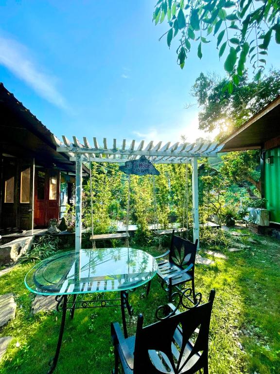 Cat Ba Love House